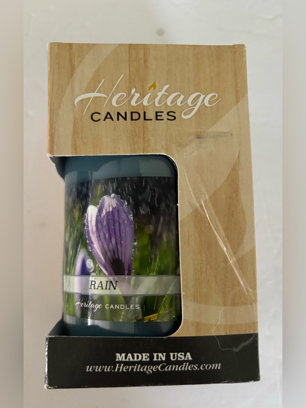 Rain Scented Candle - Blue High Fragrant and lead free wick.